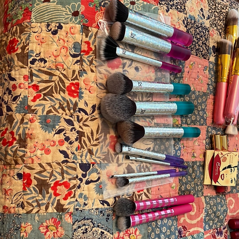 Assorted Real Techniques Brushes